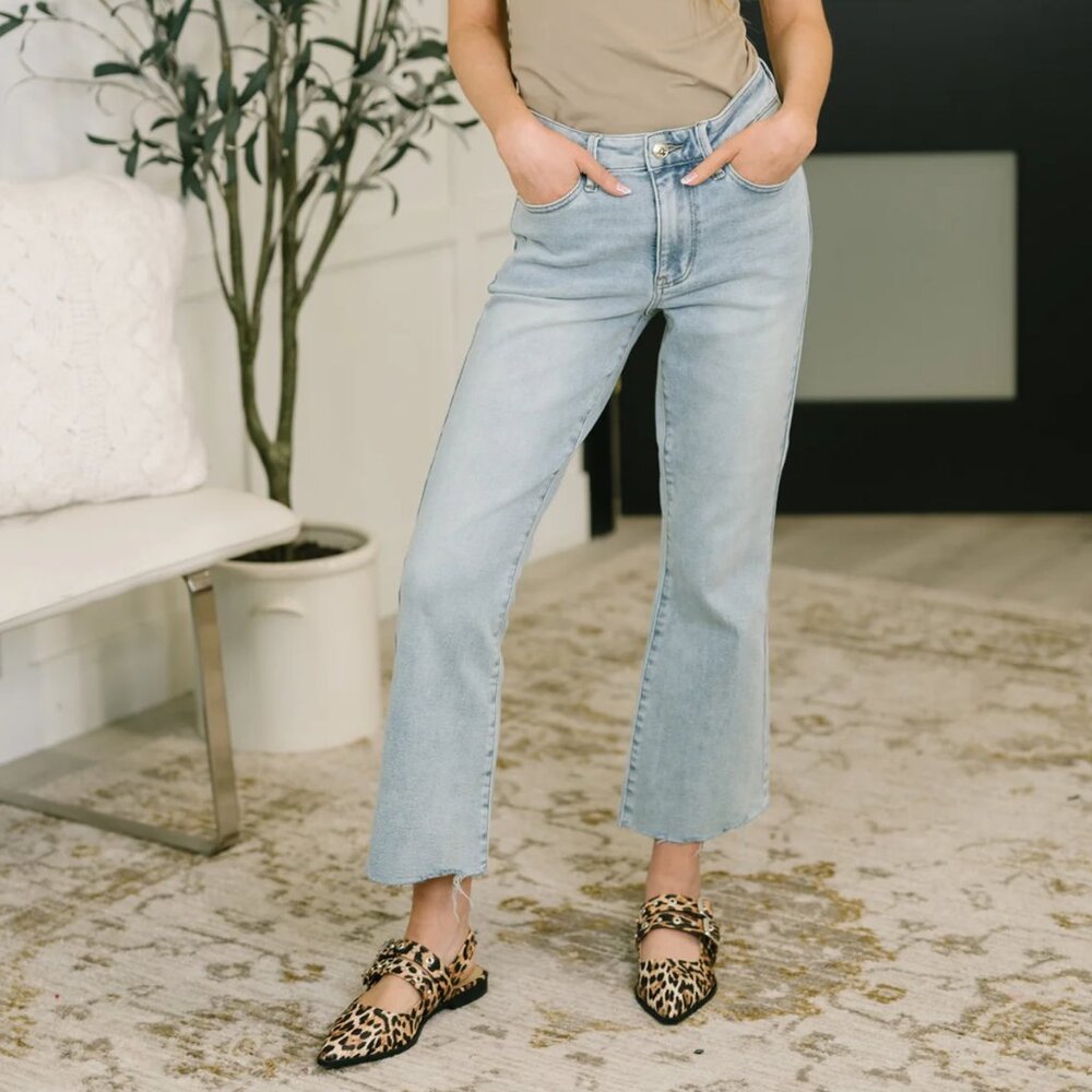 NWOT - Martha Mid Rise Kick Flare w Raw Hem